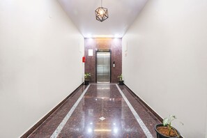 Lobby - Fabhotel Royal Signature (Hyderabad)