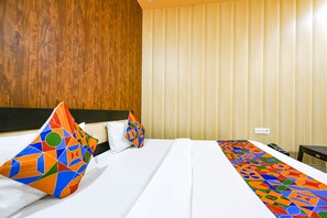 Egyptian cotton sheets, premium bedding, in-room safe, free WiFi - Fabhotel Lake View I (Faridabad)