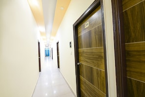 Lobby - Fabhotel Lake View I (Faridabad)