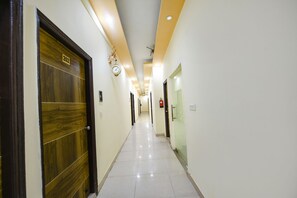 Lobby - Fabhotel Lake View I (Faridabad)