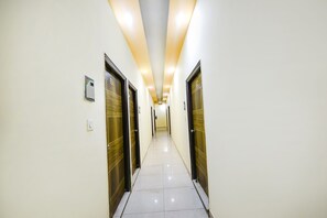 Lobby - Fabhotel Lake View I (Faridabad)