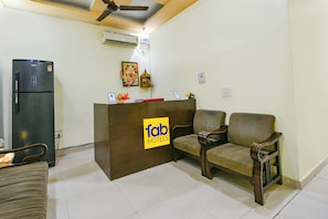 Reception - Fabhotel Lake View I (Faridabad)