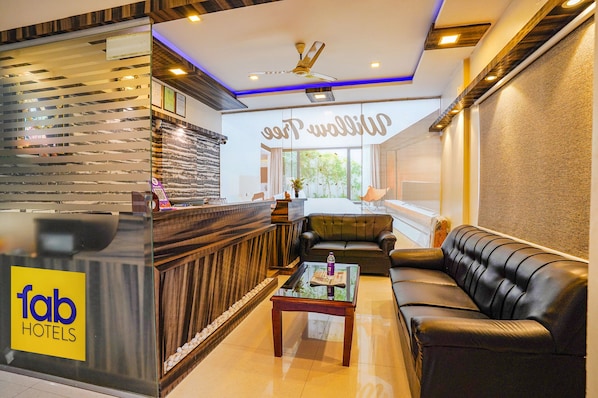 Reception - Fabhotel Willow Tree (Bengaluru)