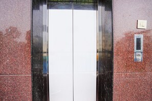 Elevator - Fabhotel Willow Tree (Bengaluru)