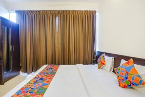Egyptian cotton sheets, premium bedding, in-room safe, free WiFi - Fabhotel Willow Tree (Bengaluru)