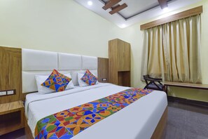 Egyptian cotton sheets, premium bedding, in-room safe, free WiFi - Fabhotel Madhav (Mathura)