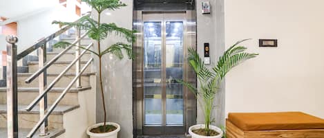 Área de estar no saguão