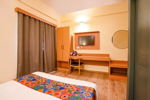 Egyptian cotton sheets, premium bedding, in-room safe, free WiFi - FabHotel Royal Sterling (Bengaluru)