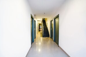 Lobby - FabHotel Royal Sterling (Bengaluru)