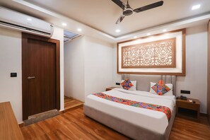 Egyptian cotton sheets, premium bedding, in-room safe, free WiFi - Fabhotel Shaurya Inn (Lucknow)