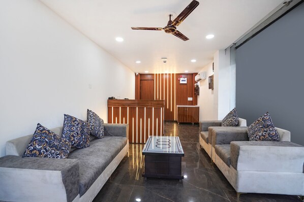 Coin salon dans le hall