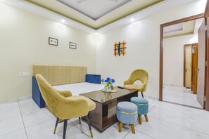 Lobby sitting area - Fabhotel Hari Om Inn (Rishikesh)