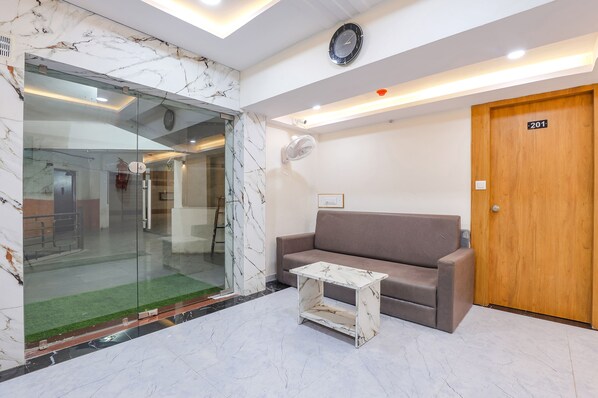 Área de estar no saguão