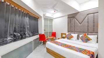 Egyptian cotton sheets, premium bedding, in-room safe, soundproofing