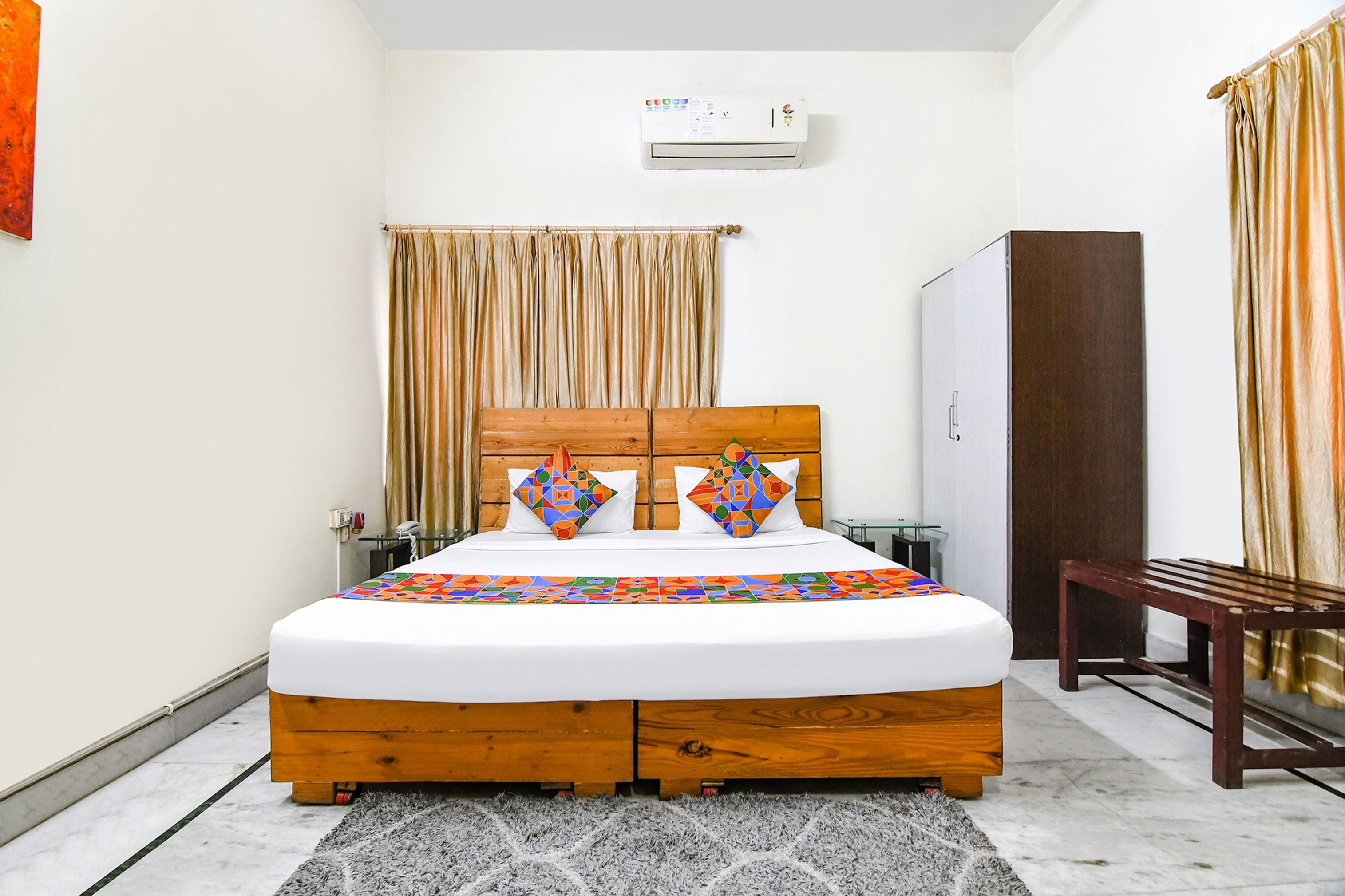 Egyptian cotton sheets, premium bedding, in-room safe, free WiFi