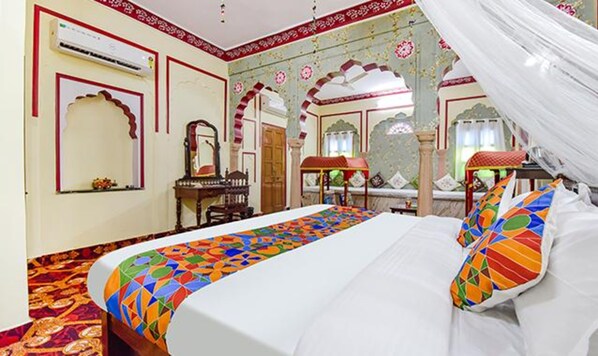 Egyptian cotton sheets, premium bedding, in-room safe, soundproofing - Fabhotel Prism Homestay (Jaipur)
