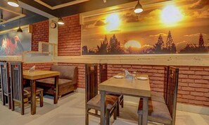 Restaurant - Fabhotel Shri Krishna Residency (Dehradun)