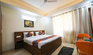 Egyptian cotton sheets, premium bedding, in-room safe, free WiFi - FabHotel Muktinath (Gurugram)