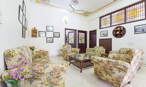 Lobby sitting area - Fabhotel Kunadi Heritage (Jaipur)