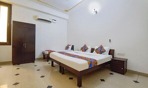 Egyptian cotton sheets, premium bedding, in-room safe, free WiFi - Fabhotel Kunadi Heritage (Jaipur)