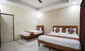 Egyptian cotton sheets, premium bedding, in-room safe, free WiFi - Fabhotel Champion Grand (Bengaluru)