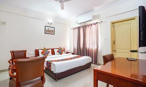 Egyptian cotton sheets, premium bedding, in-room safe, soundproofing - Fabhotel The Kings Suites (Bengaluru)