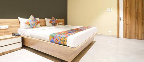 Egyptian cotton sheets, premium bedding, in-room safe, free WiFi