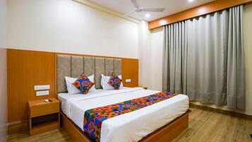 Egyptian cotton sheets, premium bedding, in-room safe, free WiFi