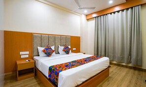 Egyptian cotton sheets, premium bedding, in-room safe, free WiFi - Fabhotel 7 Square (Mumbai)