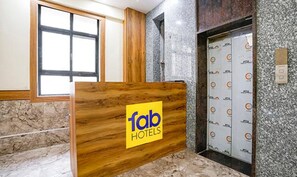 Reception - Fabhotel 7 Square (Mumbai)