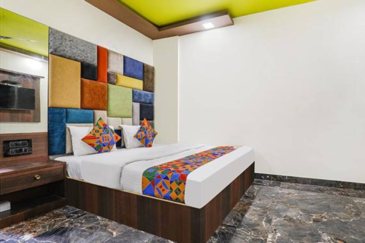 Luxury Suite | Egyptian cotton sheets, premium bedding, in-room safe, WiFi (free)