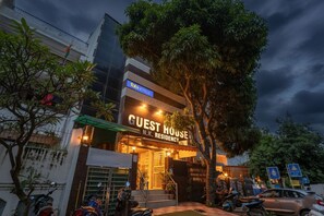 A hotel named "Guest House N.K. Residency" with a well-lit entrance and a staircase leading up to the door. - Fabhotel Nk Residency (New Delhi)