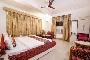 Egyptian cotton sheets, premium bedding, in-room safe, free WiFi