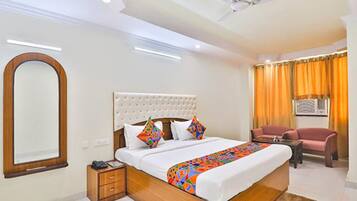 Egyptian cotton sheets, premium bedding, in-room safe, free WiFi