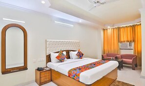 Egyptian cotton sheets, premium bedding, in-room safe, free WiFi - Fabhotel Galaxy International (Lucknow)