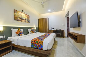 Egyptian cotton sheets, premium bedding, in-room safe, free WiFi - Fabhotel Prime Swarnam, Old Goa (Panaji)