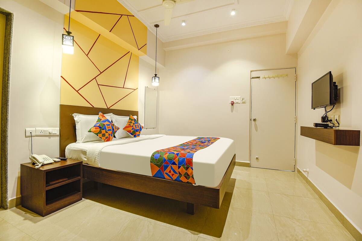 Deluxe Room | Egyptian cotton sheets, premium bedding, in-room safe, WiFi (free)