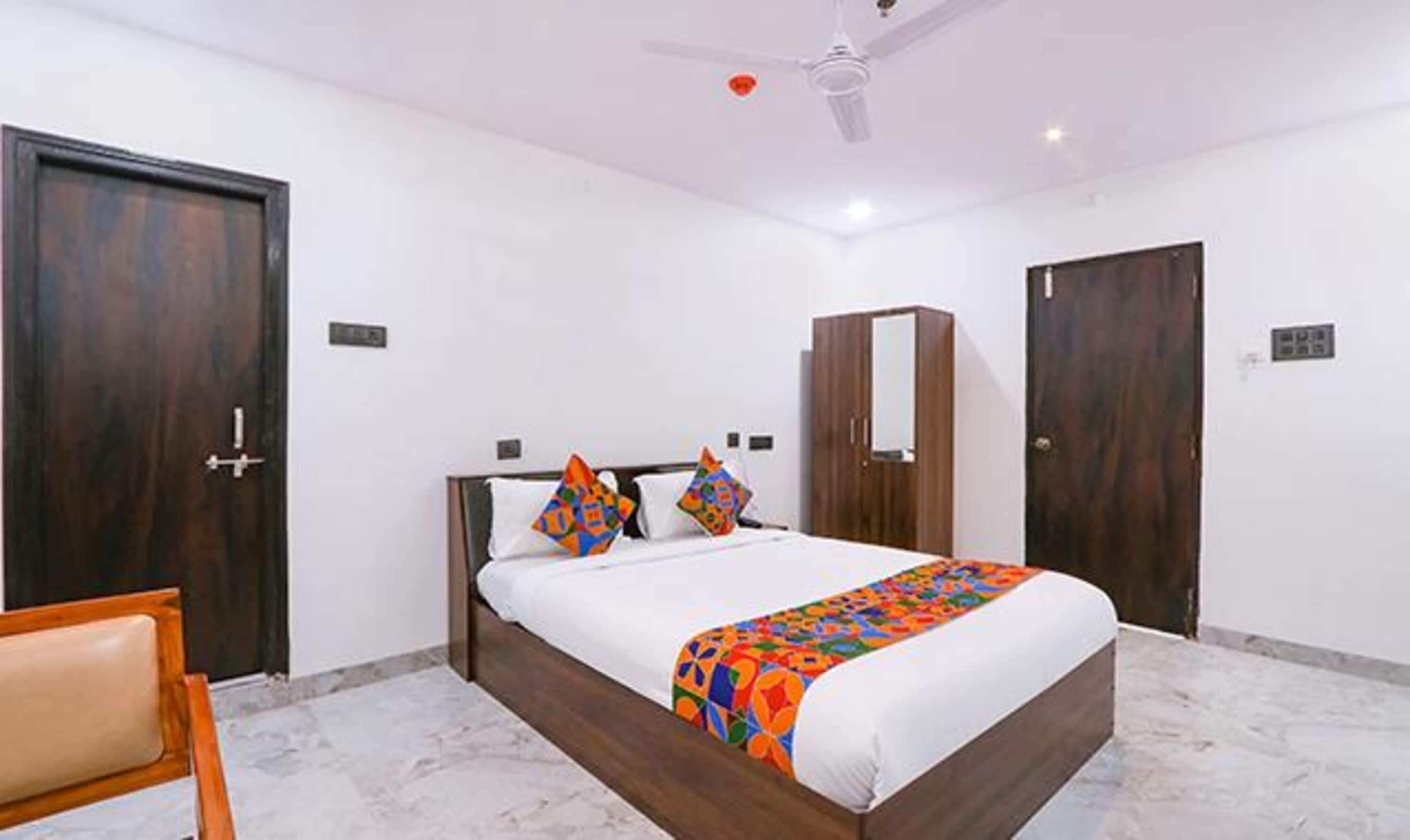 Foto - FabHotel RK Residency - Nr S R Nagar Metro Station, Ameerpet