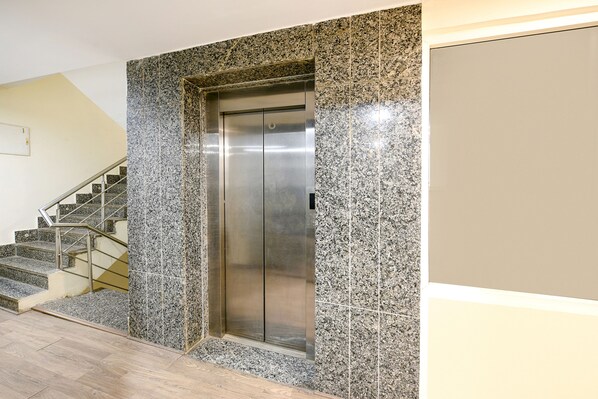 Elevator - Fabexpress Twamev (New Delhi)