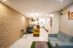 Reception - Fabhotel Shreyas Shack (Bengaluru)