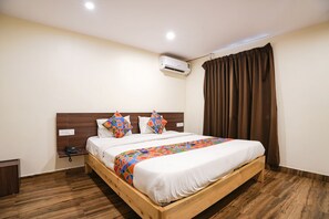 Egyptian cotton sheets, premium bedding, in-room safe, free WiFi - Fabhotel Shreyas Shack (Bengaluru)