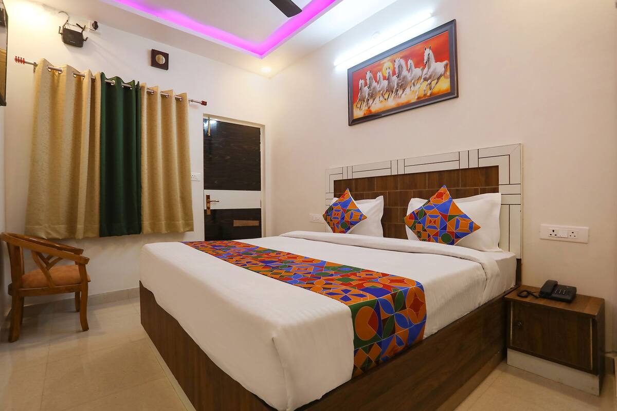 Deluxe Room | Egyptian cotton sheets, premium bedding, in-room safe, WiFi (free)