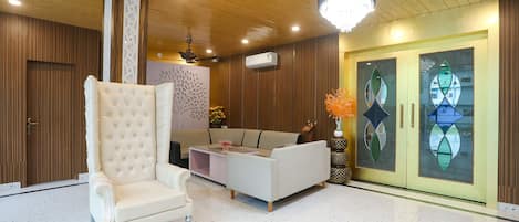 Área de estar no saguão