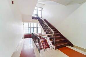 Staircase - Fabexpress Majestic Inn (Thiruvananthapuram)