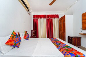 Egyptian cotton sheets, premium bedding, in-room safe, free WiFi - Fabexpress Majestic Inn (Thiruvananthapuram)