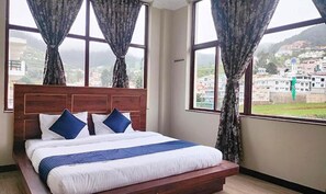 Deluxe-Zimmer | Bettwäsche aus ägyptischer Baumwolle, hochwertige Bettwaren, Zimmersafe