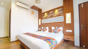 Egyptian cotton sheets, premium bedding, in-room safe, free WiFi