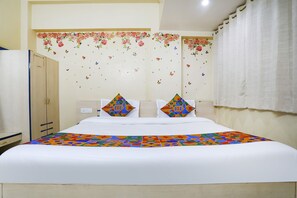 Egyptian cotton sheets, premium bedding, in-room safe, free WiFi - Fabhotel De Rajanigandha (Nashik)