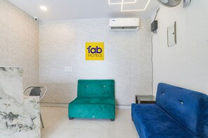 Lobby sitting area - Fabhotel Shyam International (Lucknow)