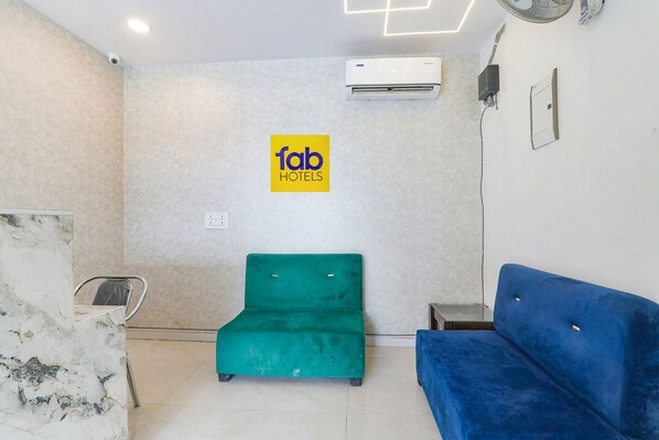 Lobby sitting area - Fabhotel Shyam International (Lucknow)